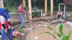 Peringati Hari Buruh Sedunia GML dan Bank Sampah Lakukan Aksi Demo Grebek Sampah