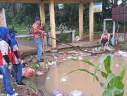 Peringati Hari Buruh Sedunia GML dan Bank Sampah Lakukan Aksi Demo Grebek Sampah
