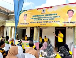 Muscam Partai Golkar Negeri Besar, Dr Darlian Pone Lantik Asmawati sebagai Ketua Pimpinan Kecamatan