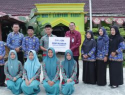 BRI BO Liwa melalui YBM BRILiaN Serahkan Beasiswa kepada 17 Siswa di Lampung Barat dan Pesisir Bara