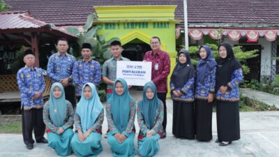 BRI BO Liwa melalui YBM BRILiaN Serahkan Beasiswa kepada 17 Siswa di Lampung Barat dan Pesisir Bara