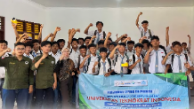 UTI Gelar Pengabdian Kepada Masyarakat Bertema Energi Terbarukan di SMK Mitra Bhakti Bandar Sribhawono
