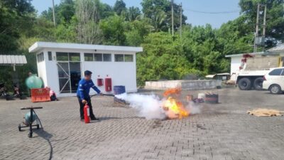 Tingkatkan Kesiapsiagaan Karyawan, Pengelola Tol Bakter Gelar Simulasi Tanggap Darurat Kebakaran di Kantor Bakauheni Selatan