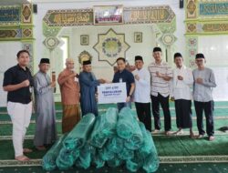 BRI Kanca Metro Bersama YBM BRILiaN Salurkan 18 Gulung Karpet Sajadah untuk Masjid Nur Hidayah
