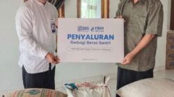 Bantuan Beras untuk Santri Pondok Pesantren Darussalam Adijaya Adijaya, 