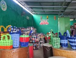 Pesantren Bank Sampah Kenalkan Produk Tas Berbahan Tutup Botol Plastik