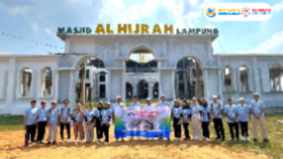 Peserta BTI 2026 Bidang Kecerdasan Artifisial Perkuat Nilai Karakter melalui Sholat Jumat Bersama Rektor UTI di Masjid Al-Hijrah Kota Baru