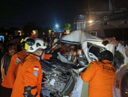 Dua Orang Terjepit dalam Kecelakaan Mobil di Candimas, Keduanya Berhasil Dievakuasi Selamat